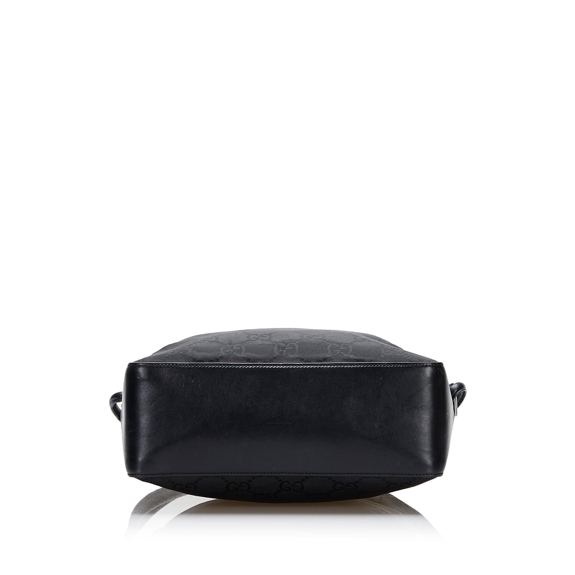 Gucci GG Canvas Shoulder Bag (SHG-dglL5Q)