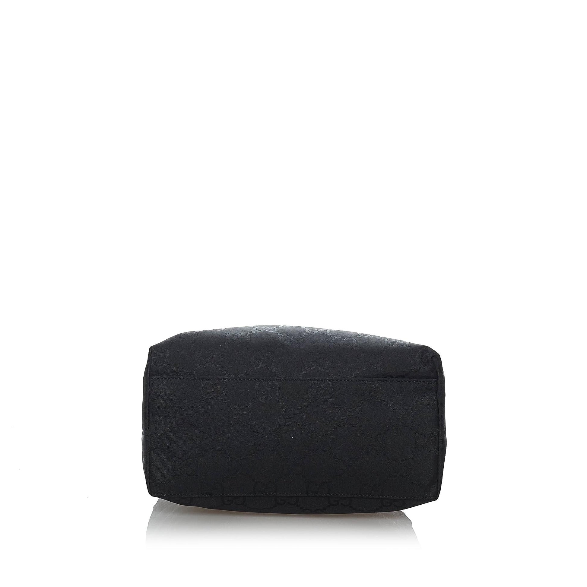 Gucci GG Nylon Shoulder Bag (SHG-29560)