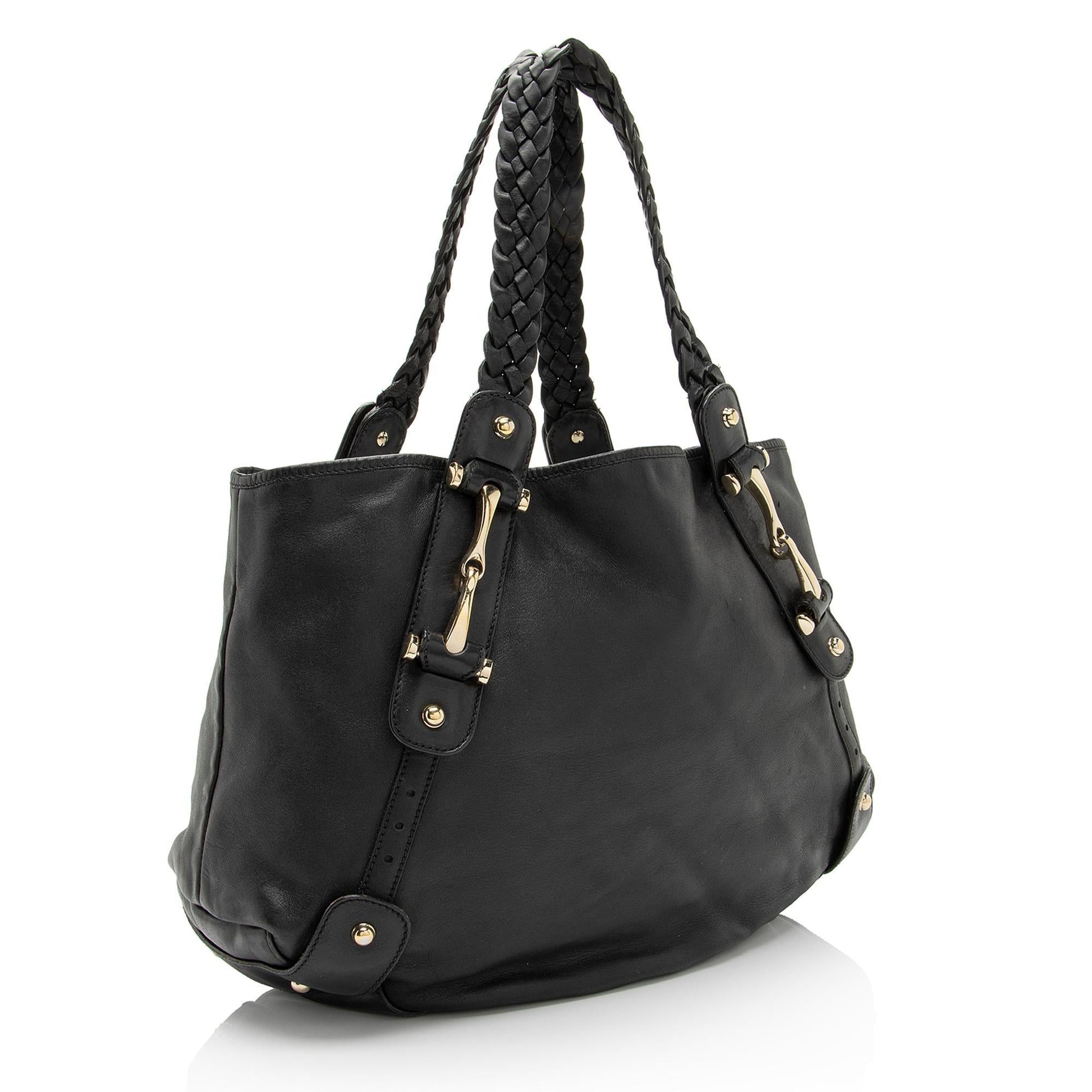 Gucci Leather Pelham Medium Shoulder Bag (SHF-JJlaoH)