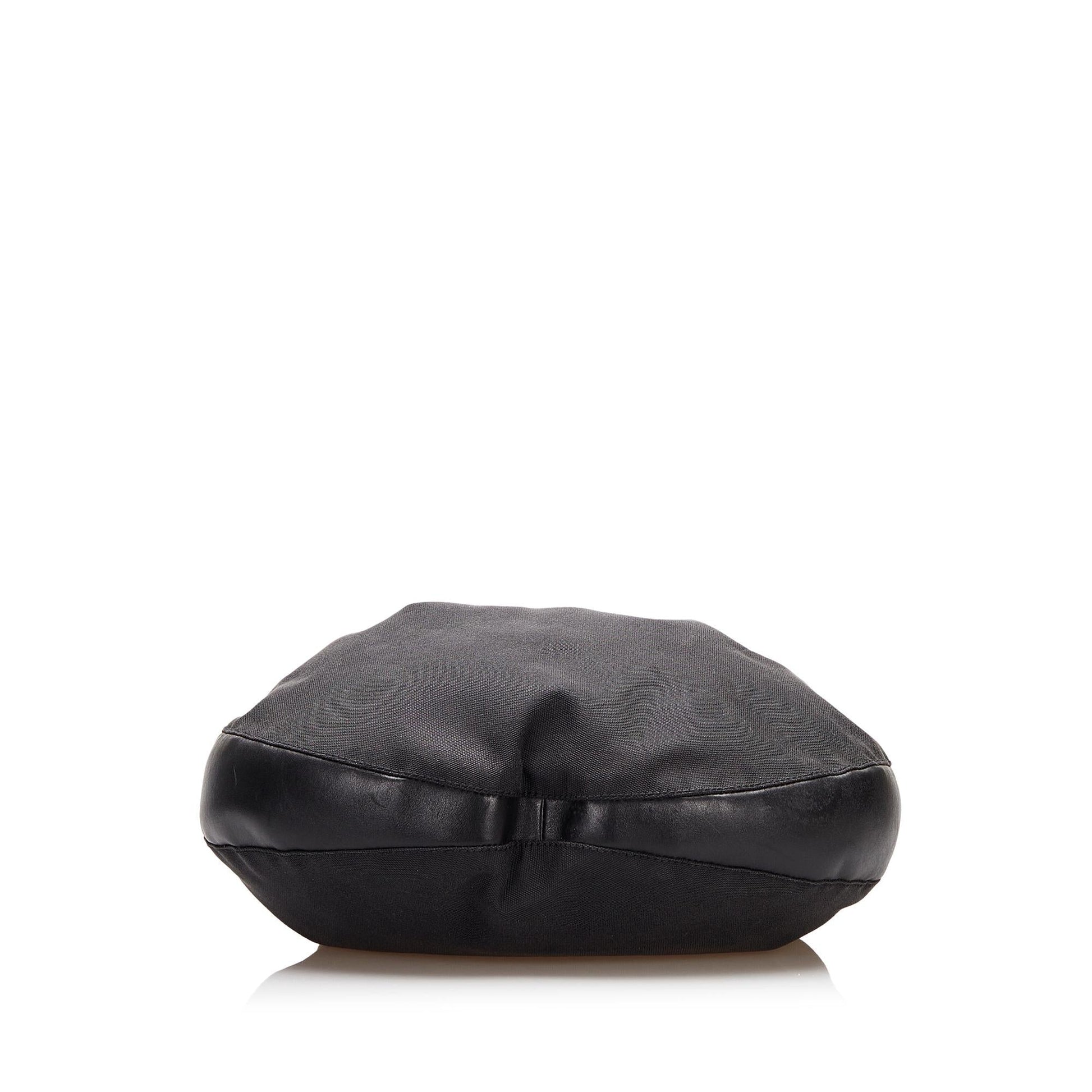Gucci Nylon Drawstring Hobo Bag (SHG-wMVys5)