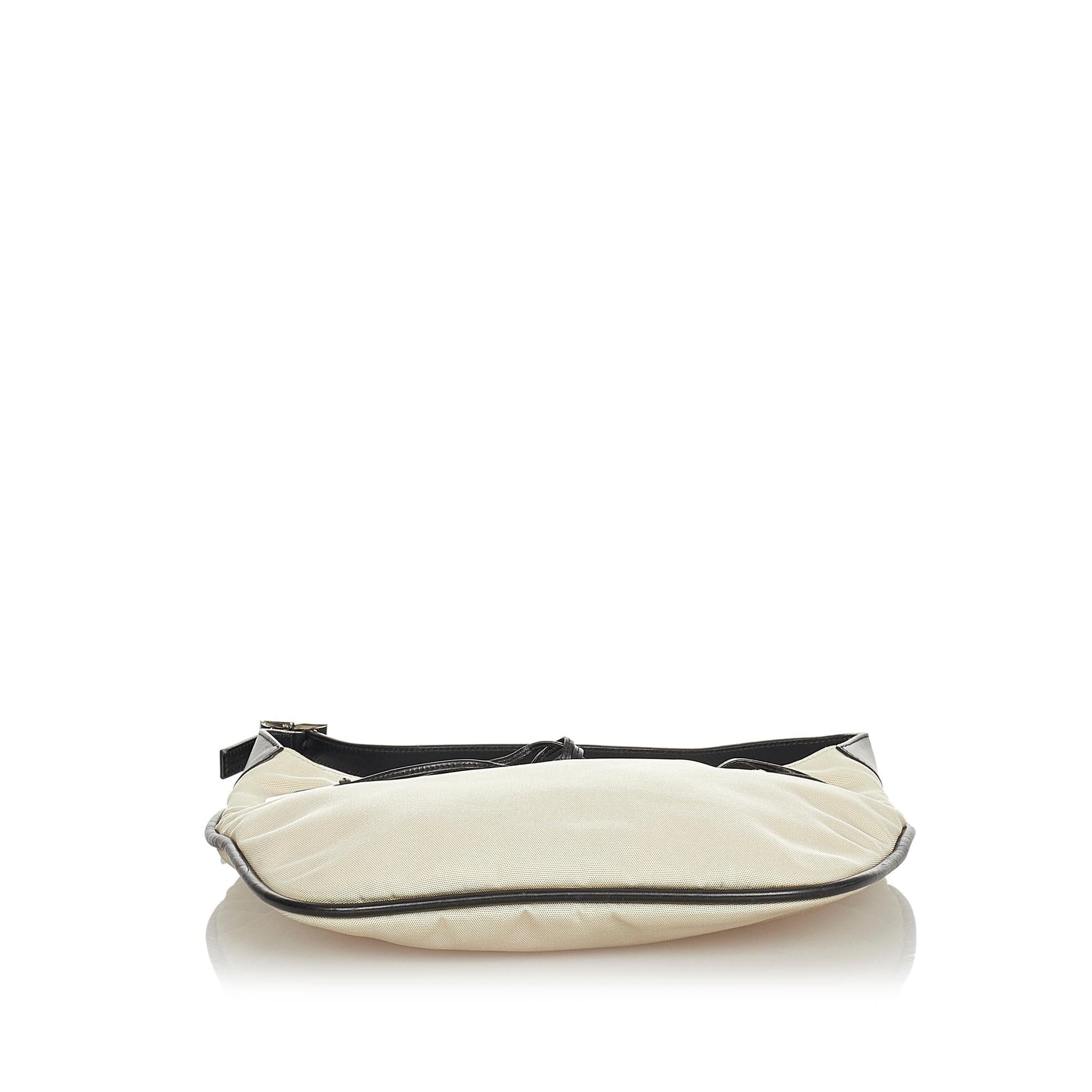 Gucci Nylon Drawstring Shoulder Bag (SHG-31853)