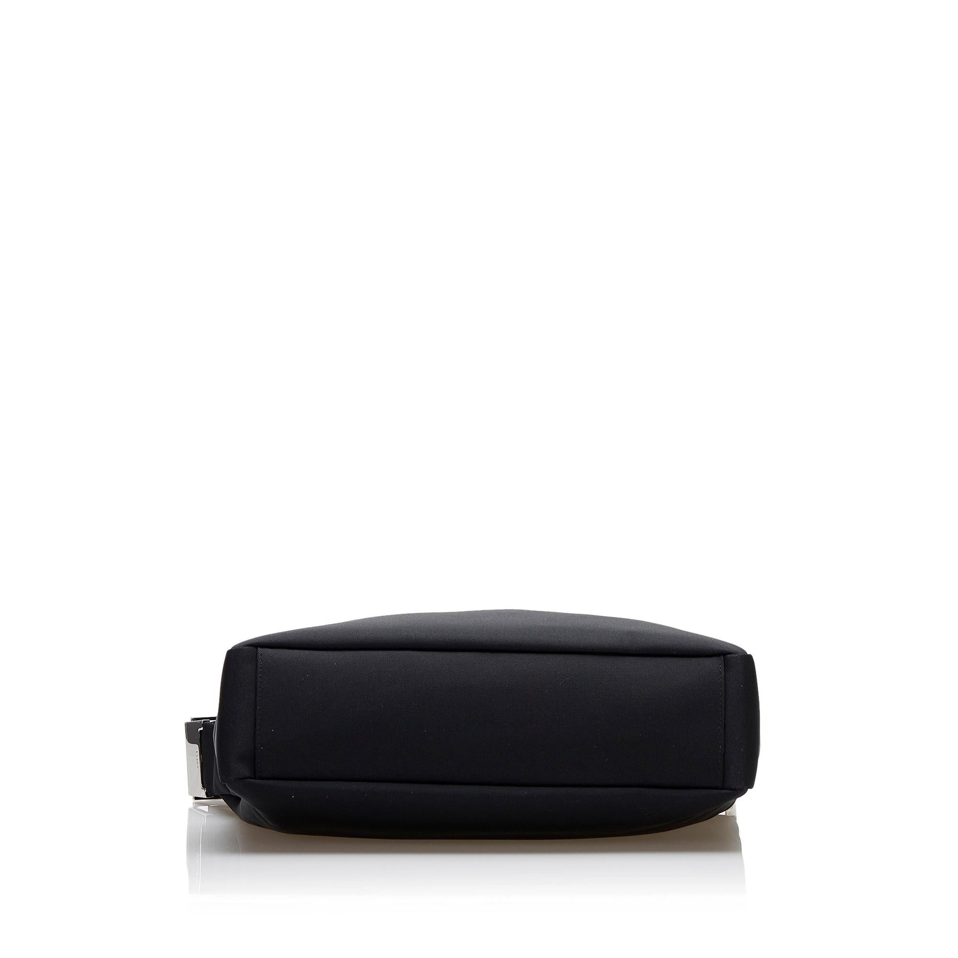 Gucci Nylon Shoulder Bag (SHG-36502)