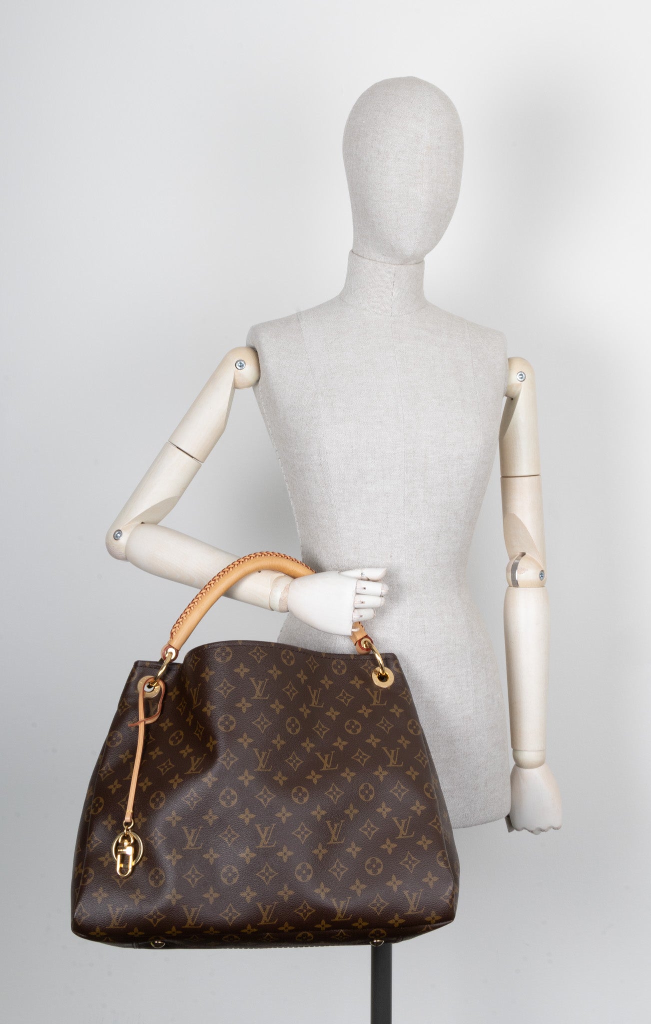 Louis Vuitton Artsy MM MNG Canvas