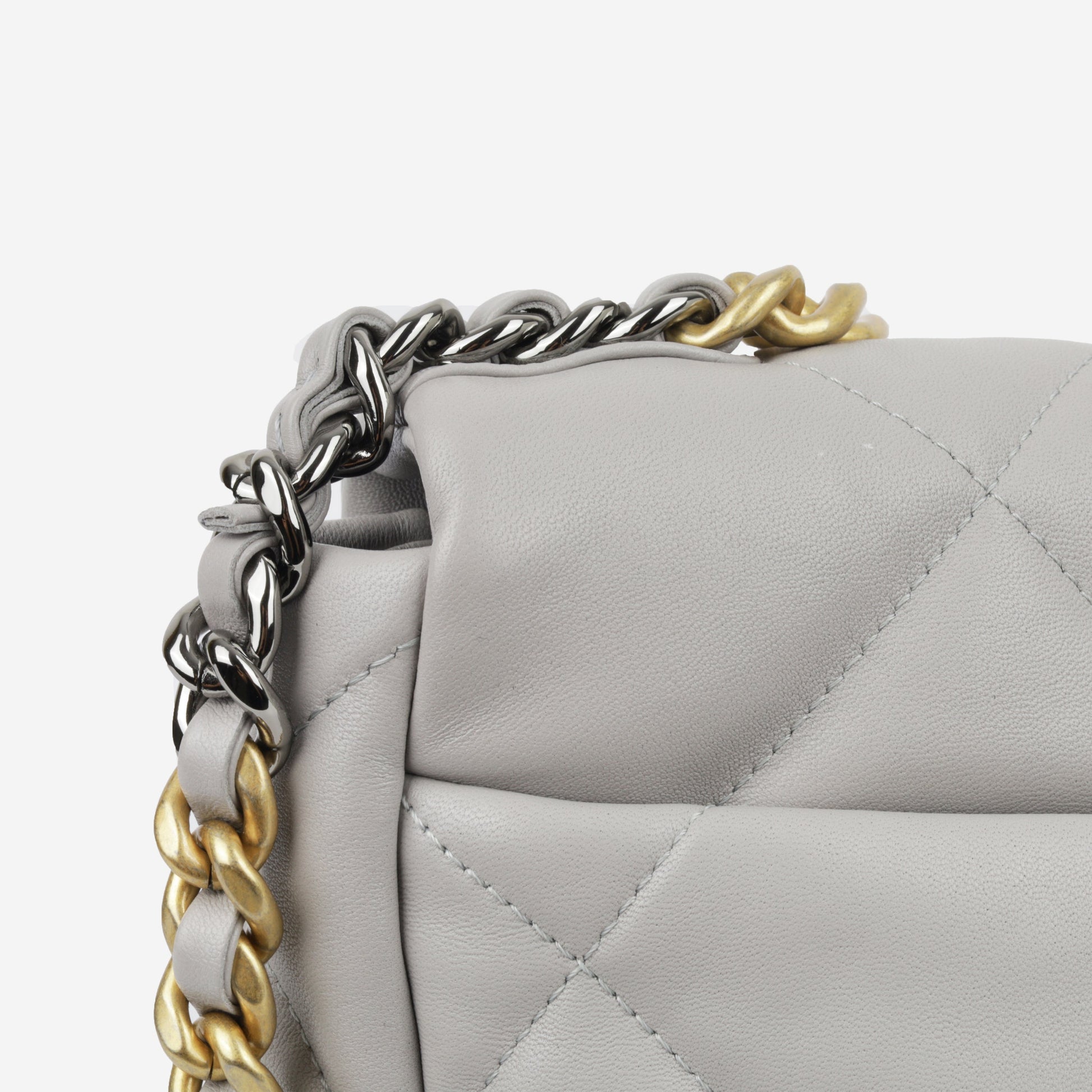 Chanel Chanel 19 - Small