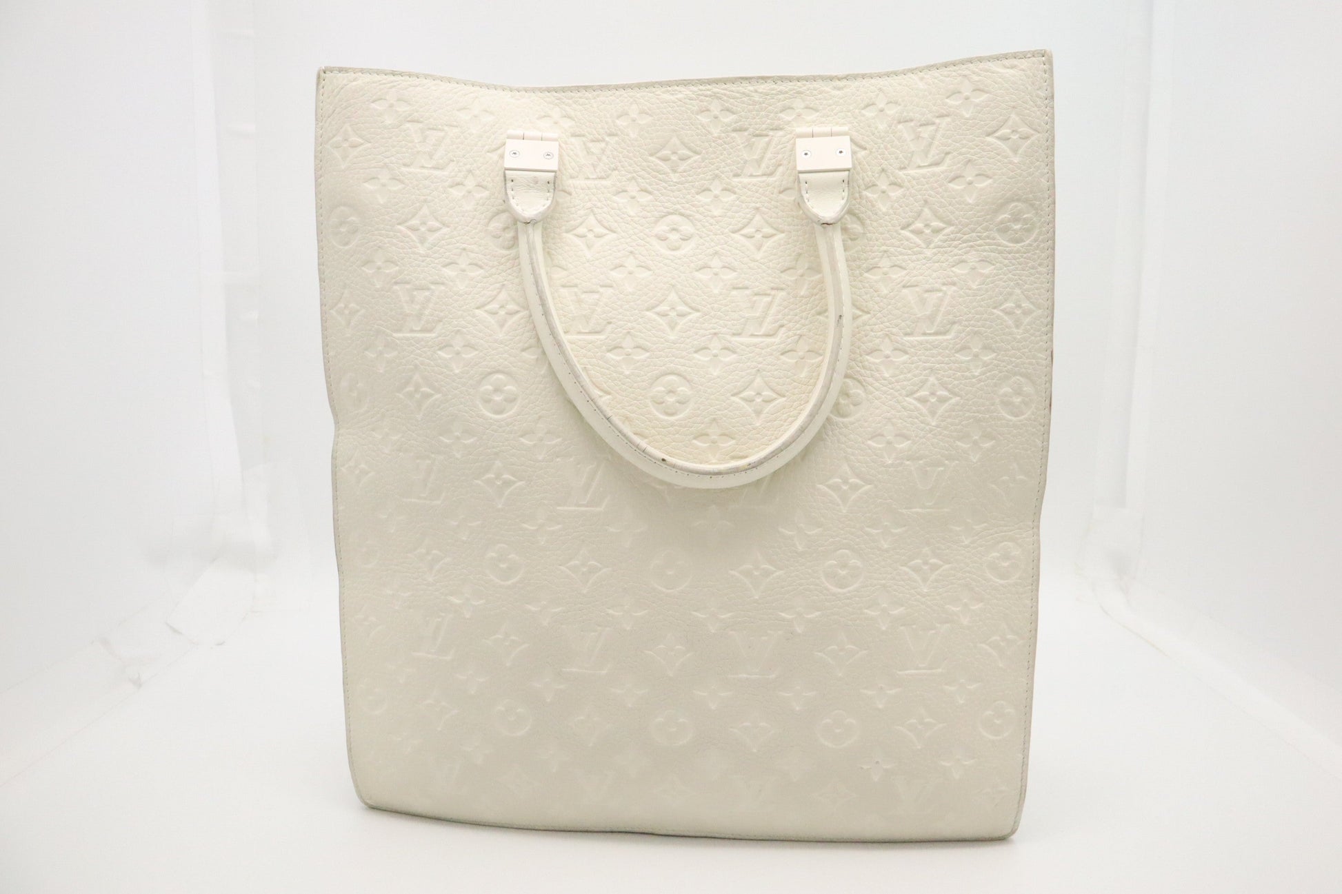 Louis Vuitton Sac Plat in Off White Empreinte Leather