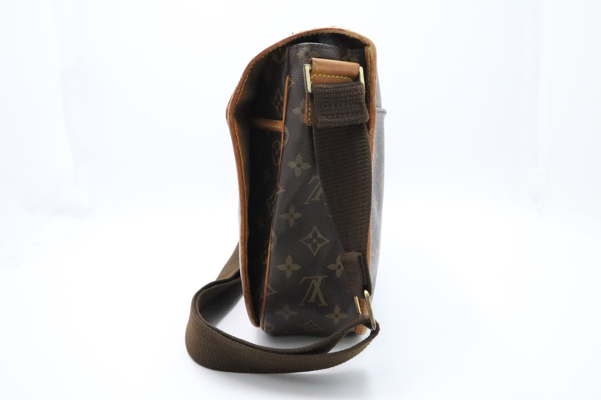 Louis Vuitton Messenger Bosphore MM in Monogram Canvas