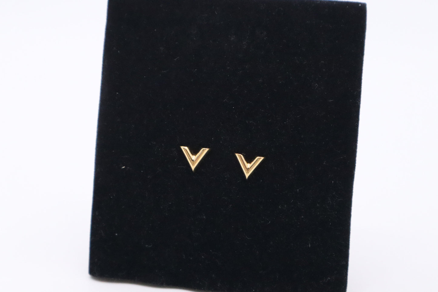 Louis Vuitton Essential V Earrings