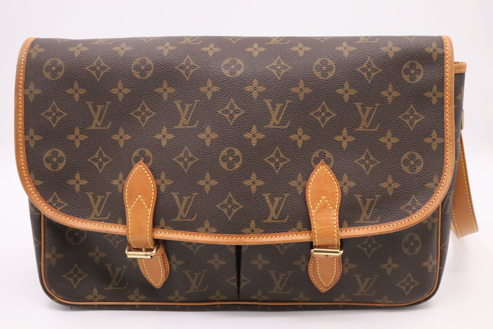 Louis Vuitton Gibeciere GM in Monogram Canvas