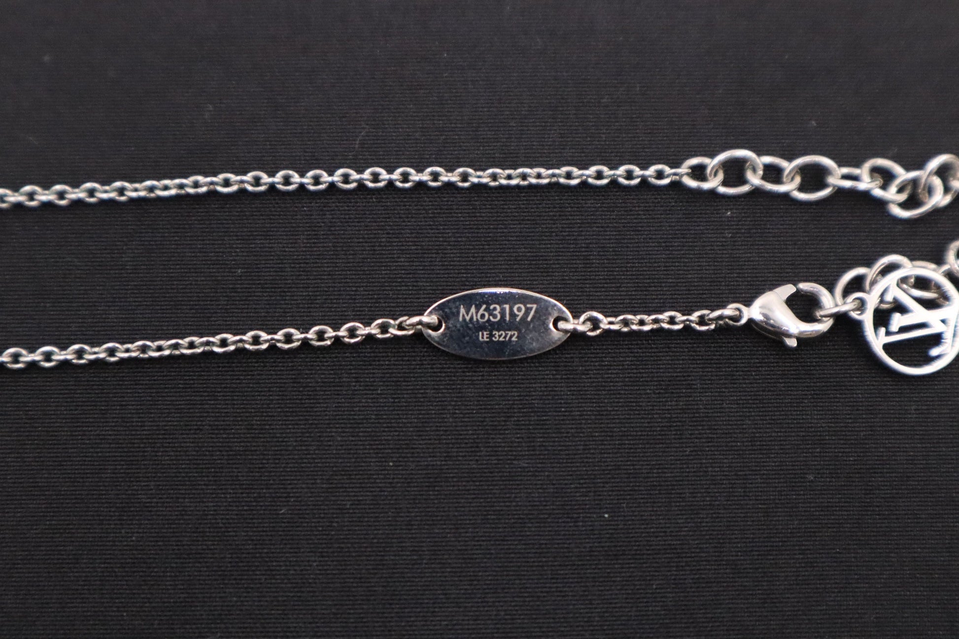 Louis Vuitton Essential V Supple Necklace