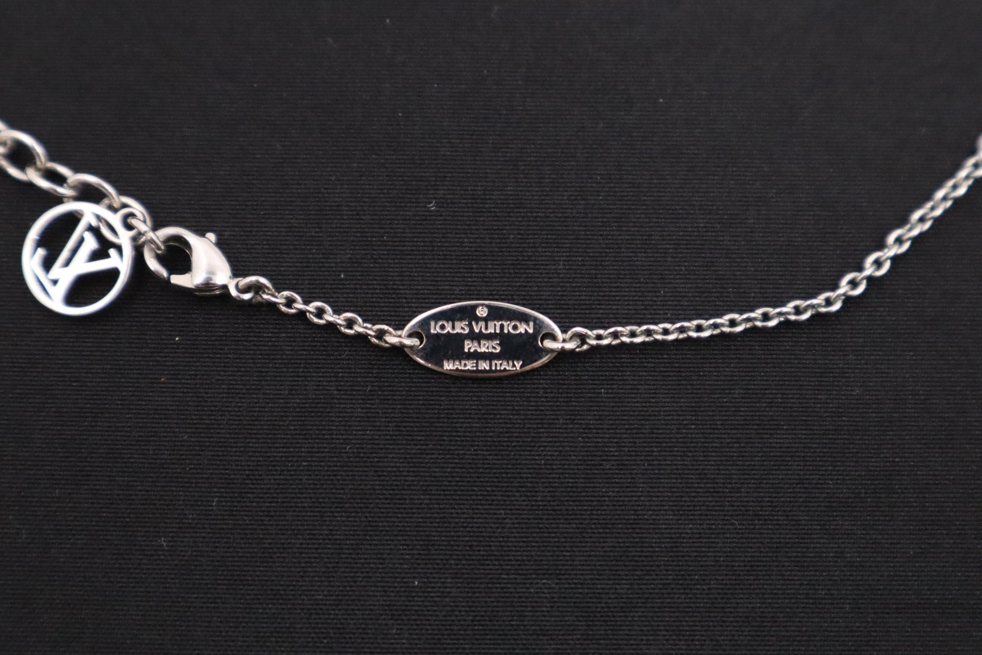 Louis Vuitton Essential V Supple Necklace