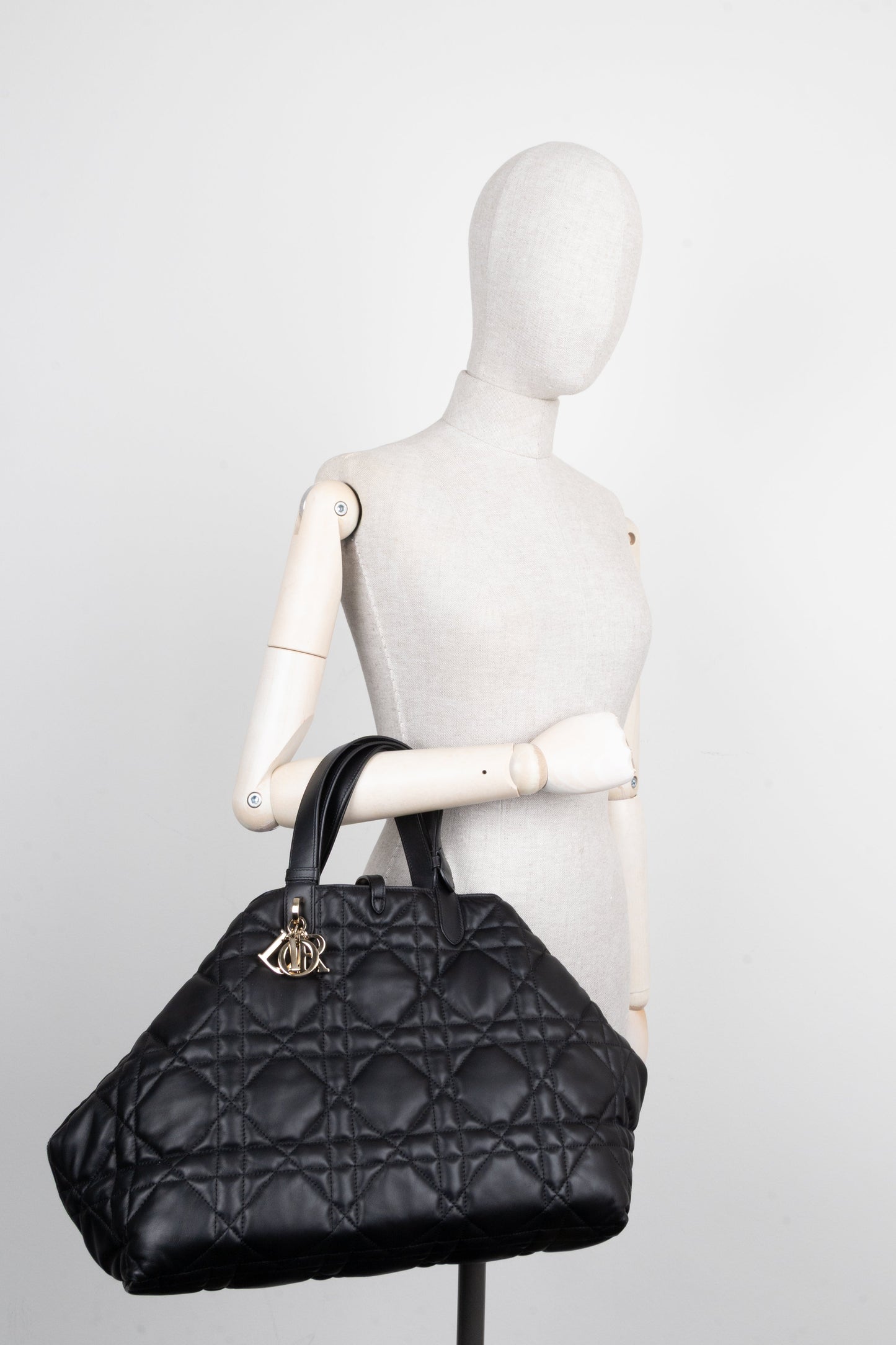 CHRISTIAN DIOR Toujours Bag Large Macrocannage Black