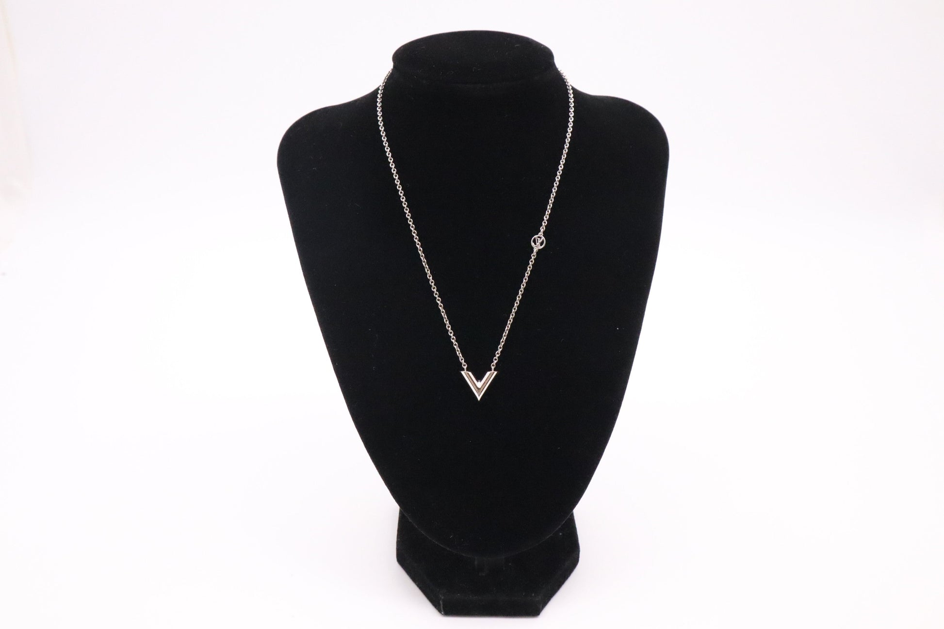 Louis Vuitton Essential V Necklace