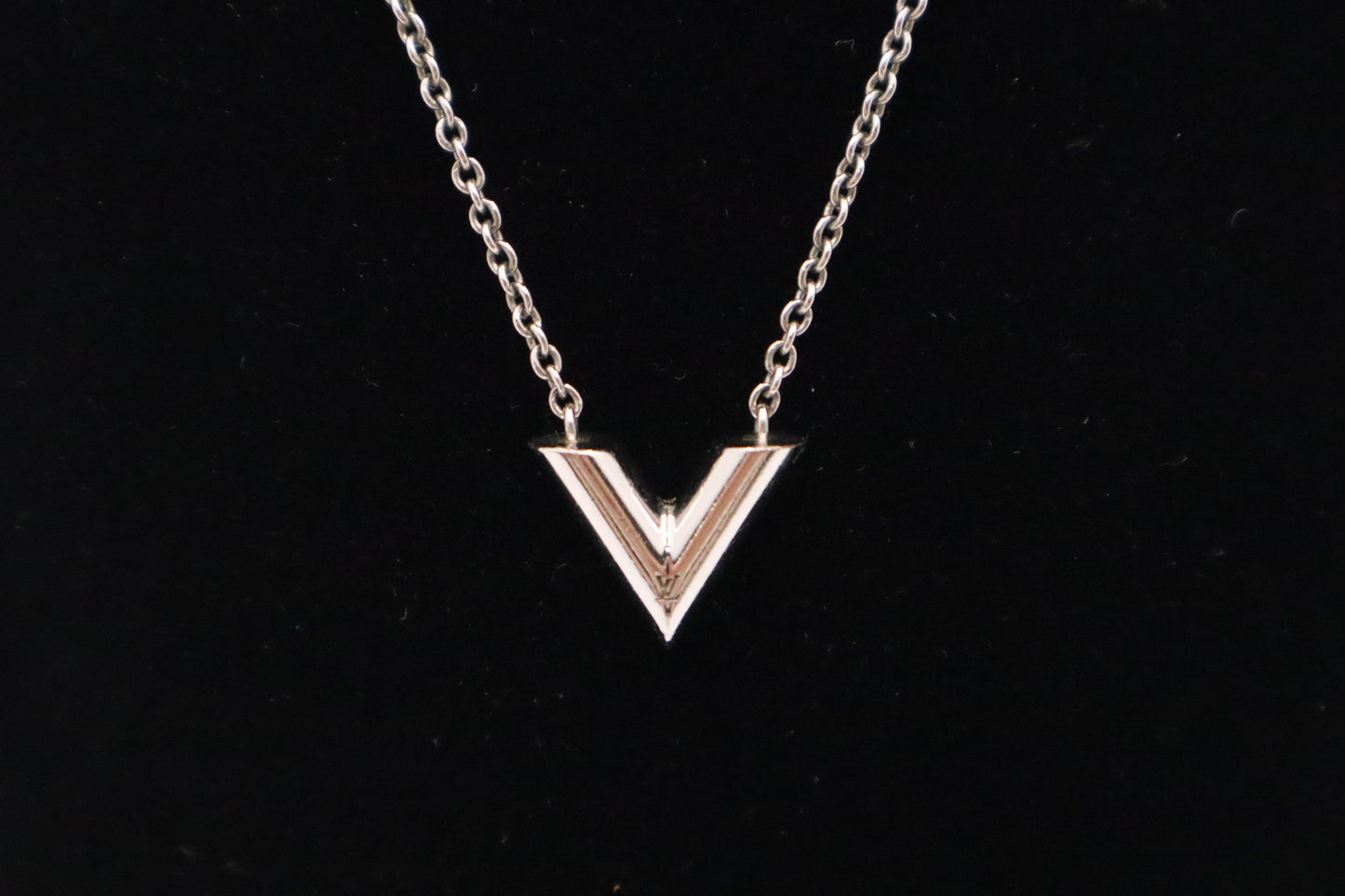 Louis Vuitton Essential V Necklace