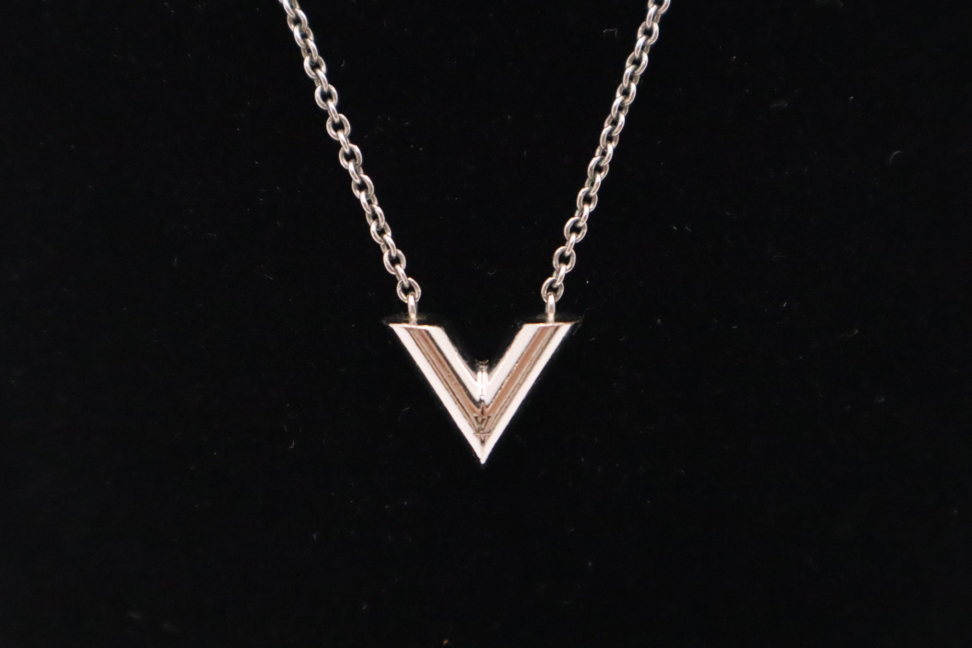 Louis Vuitton Essential V Necklace