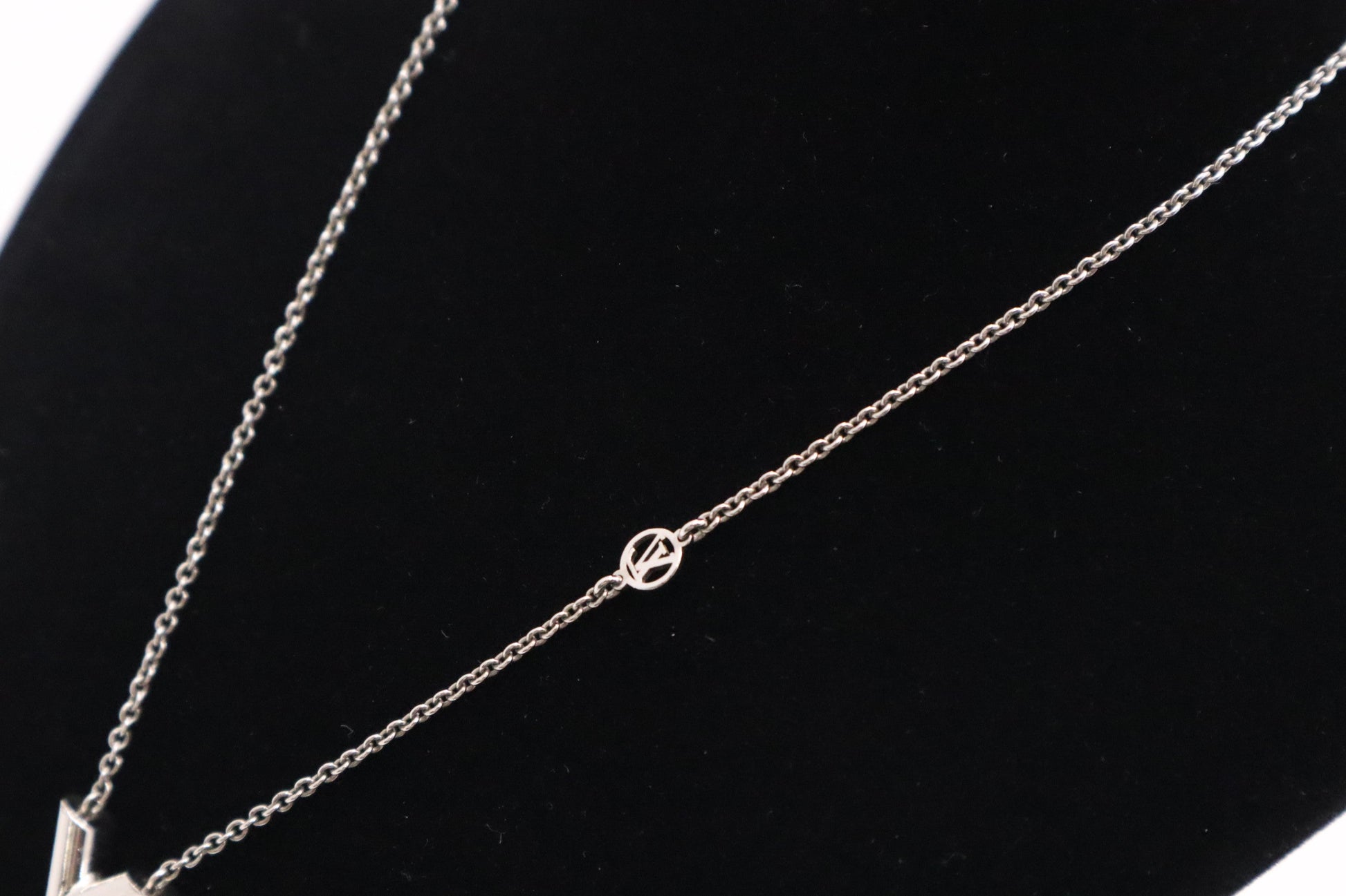 Louis Vuitton Essential V Necklace