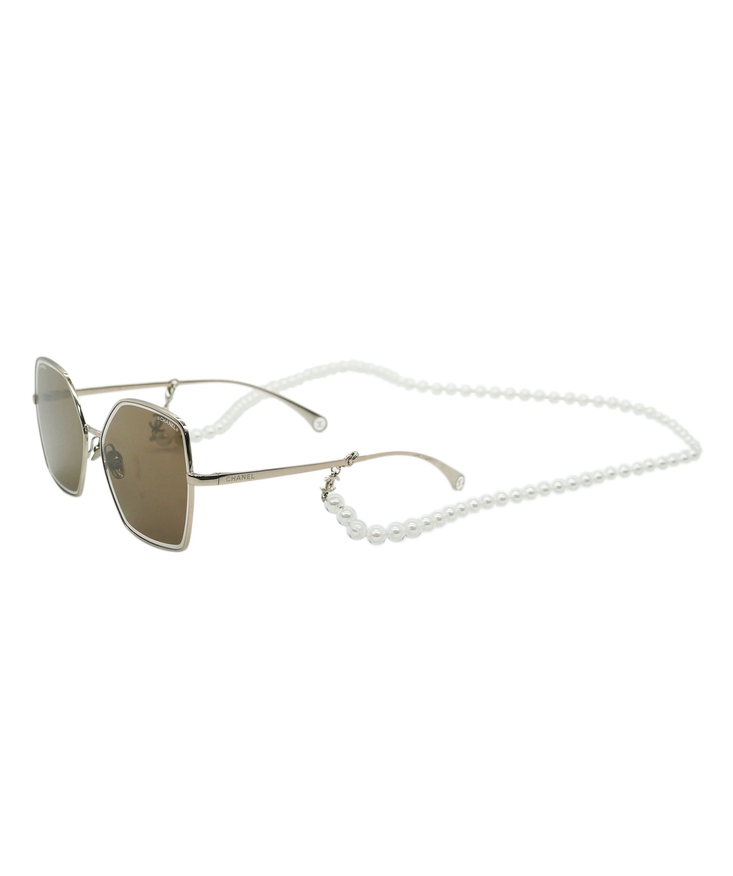 Chanel Butterfly sunglasses with removable necklace brand new with purse and original invoice DBXS3370