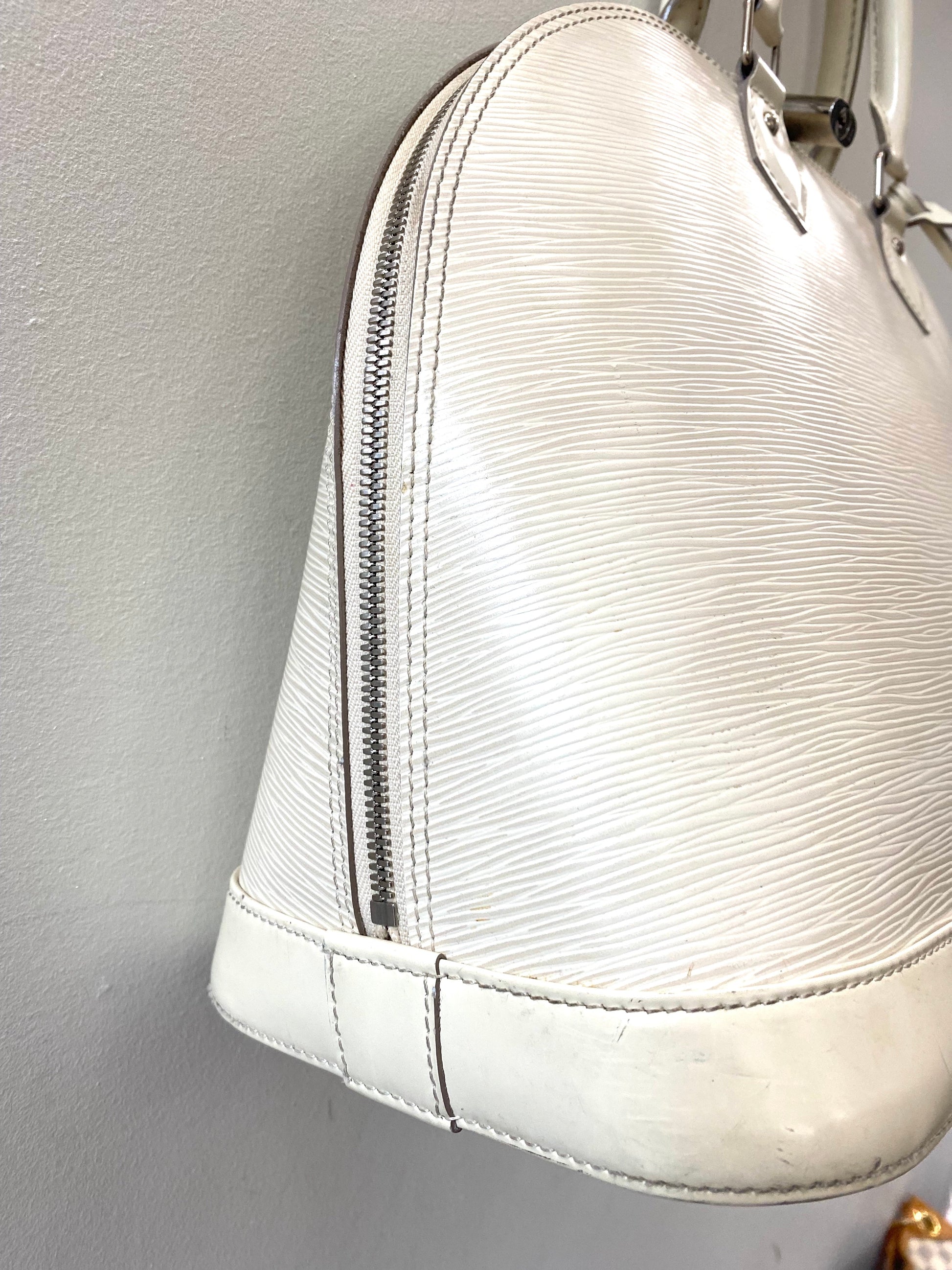 LOUIS VUITTON EPI LEATHER ALMA GM IVORY