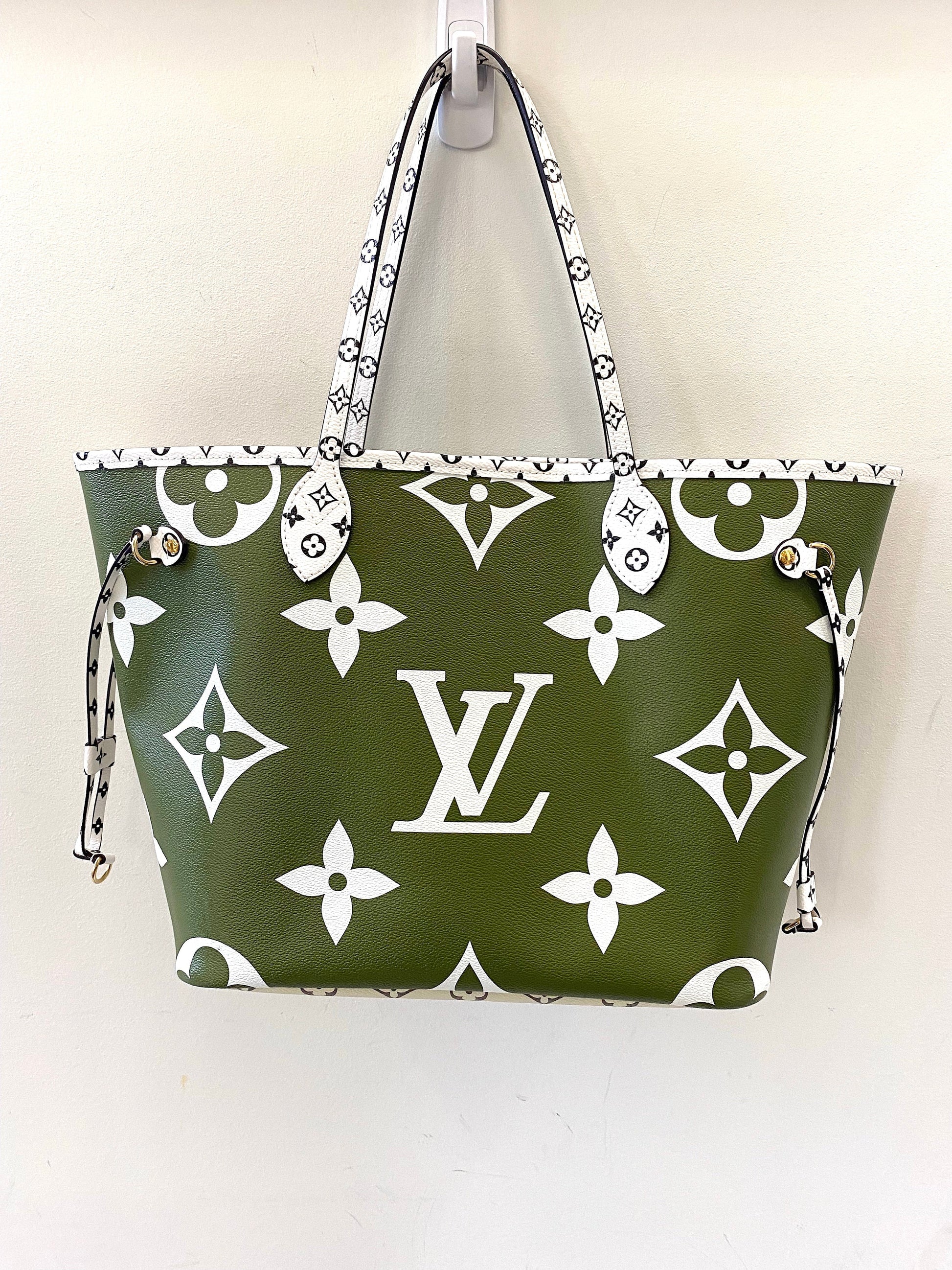 LOUIS VUITTON GIANT MONOGRAM NEVERFULL MM
