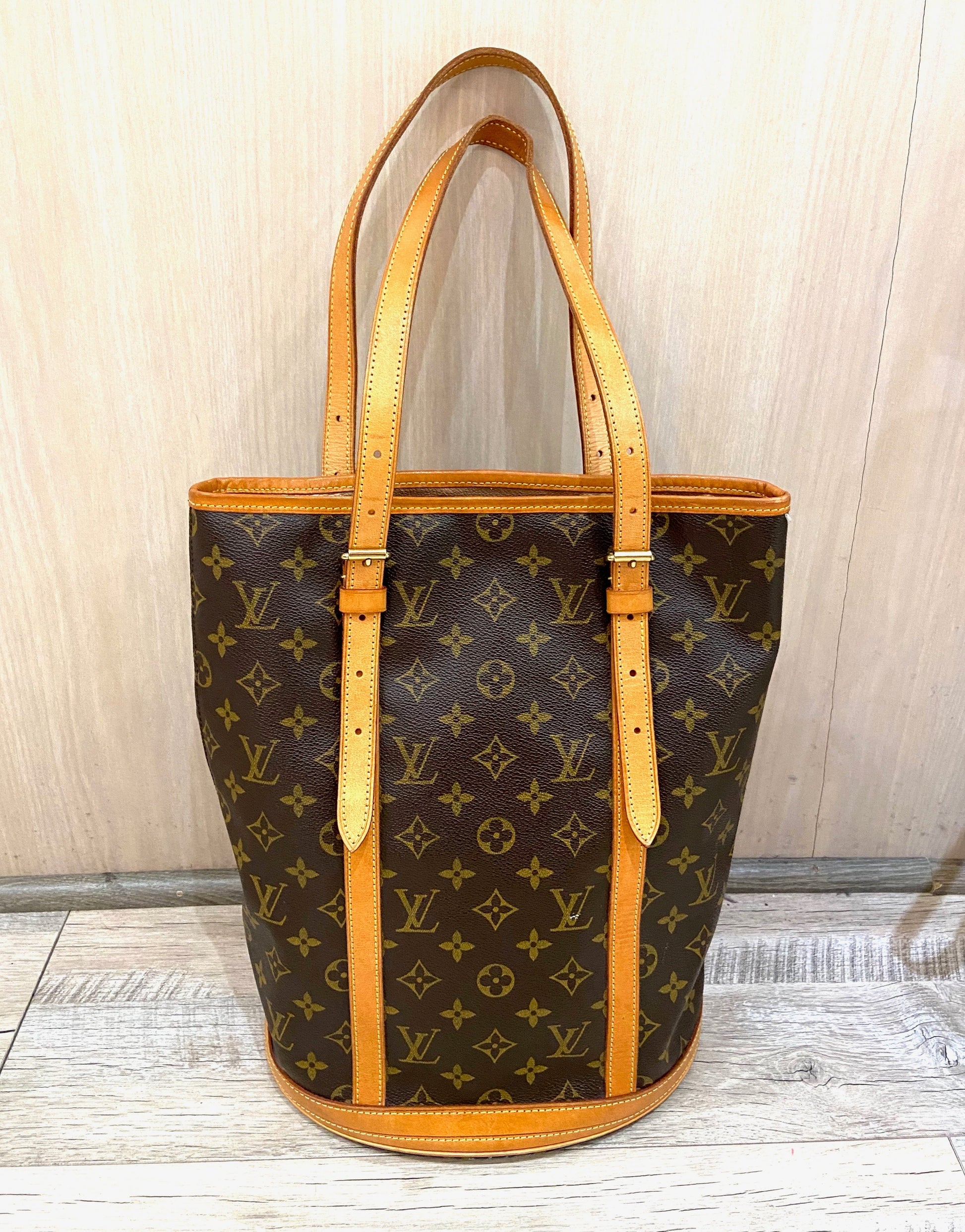 Luxury Women's Handbag | LOUIS VUITTON MONOGRAM BUCKET BAG GM
