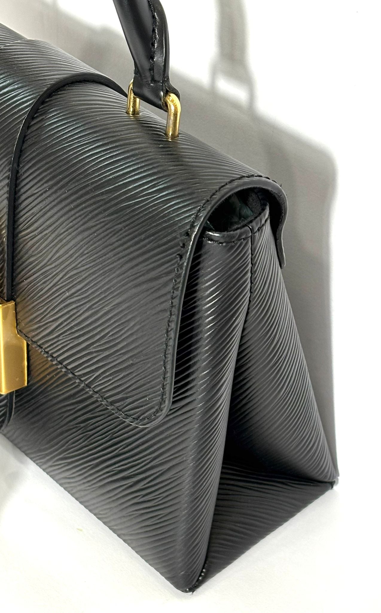 Elegant Women's Shoulder Bag | LOUIS VUITTON LEATHER LOCKY BB SHOULDER BAG