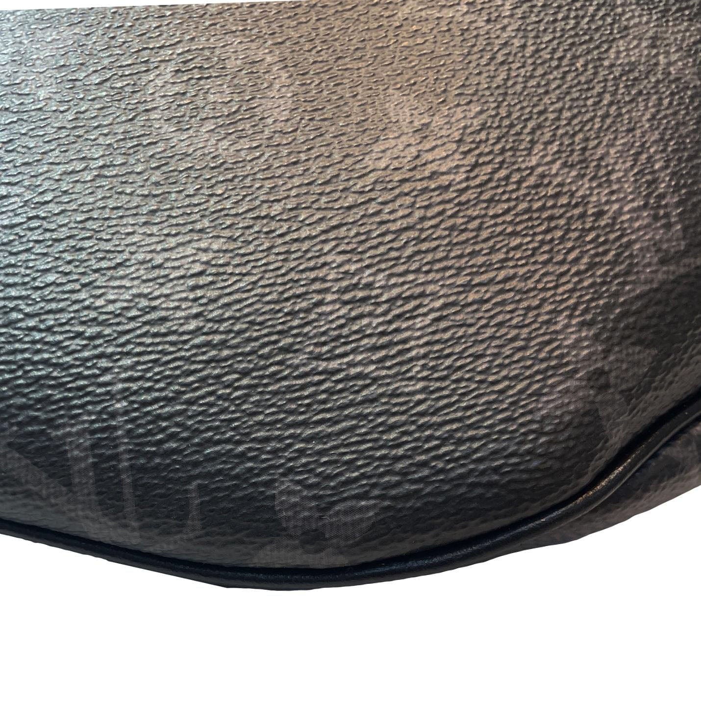 LOUIS VUITTON Discovery Monogram Eclipse Bumbag Black