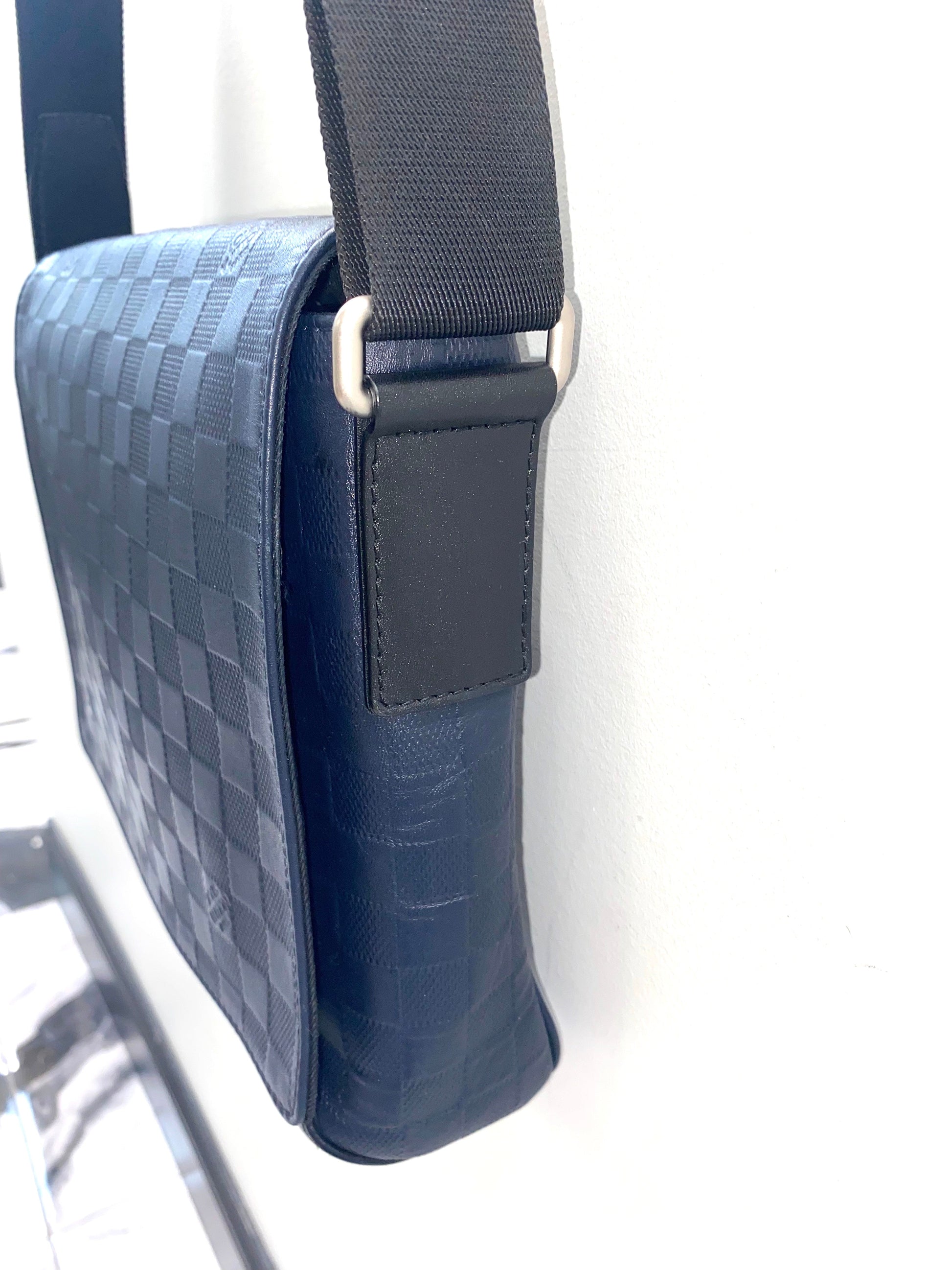LOUIS VUITTON DAMIER INFINITY MESSENGER BAG