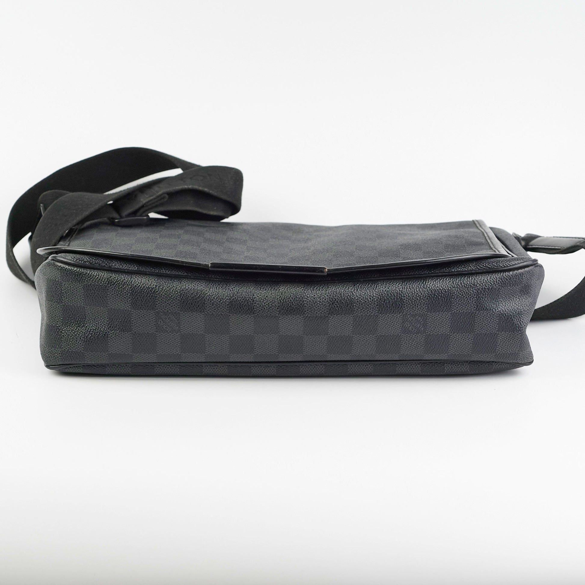 Louis Vuitton Messenger Monogram Shoulder Bag