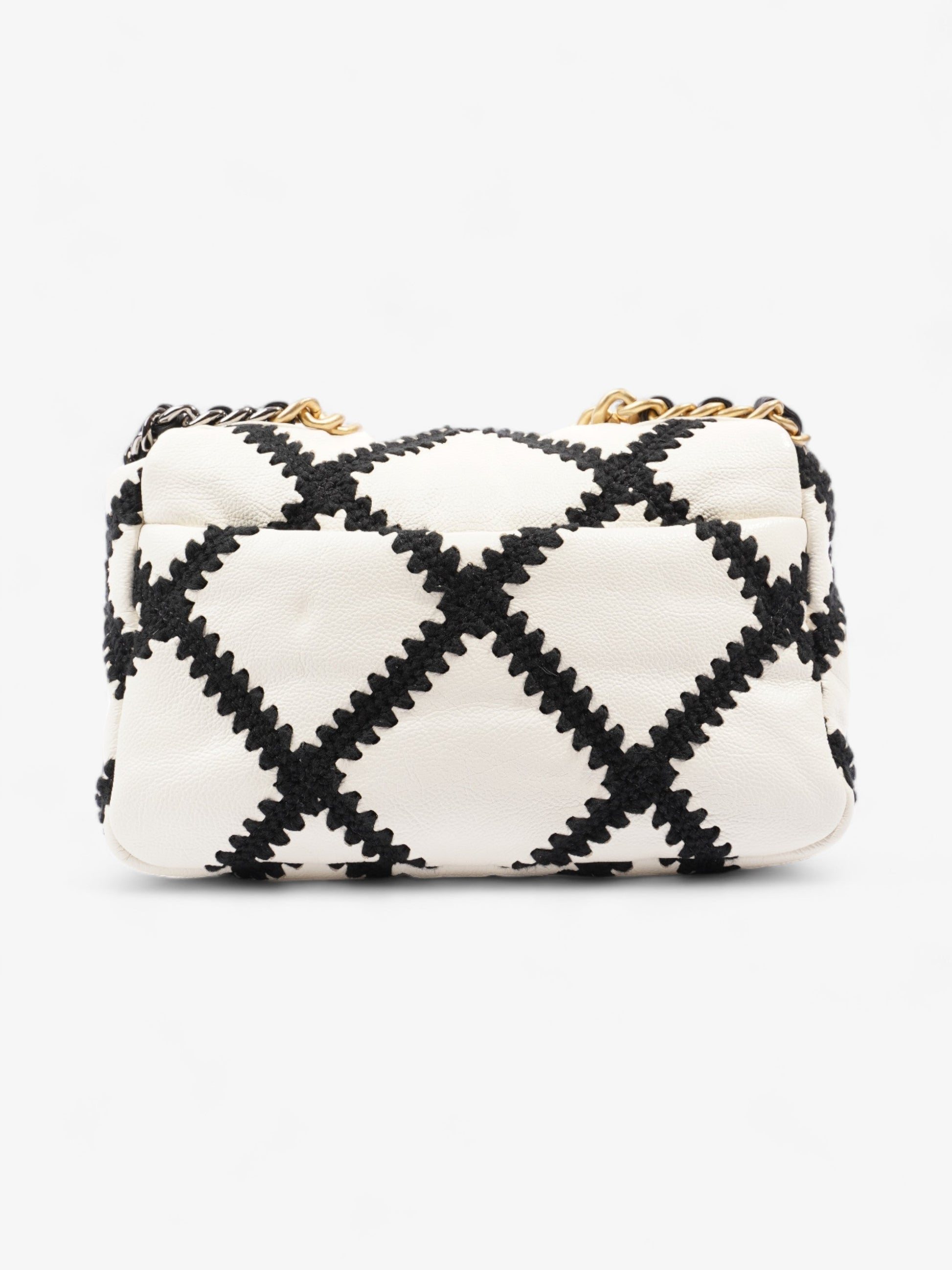 Chanel Chanel 19 Black / Cream Leather