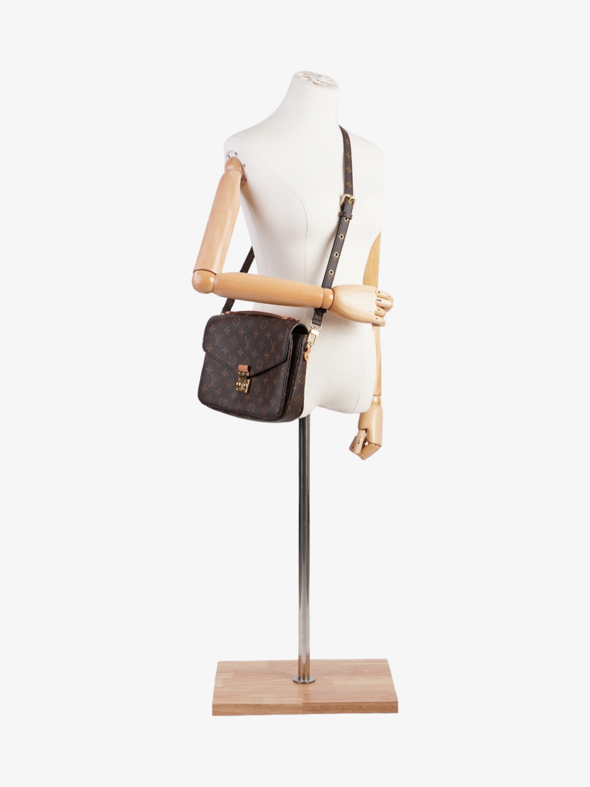 Louis Vuitton Pochette Metis Monogram Coated Canvas