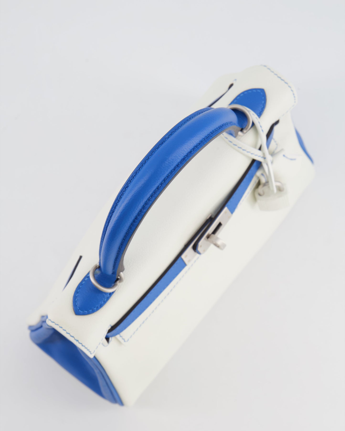 Hermes HSS Kelly 25 Retourne Bag in White and Bleu Mykonos Evercolor Leather with Contrast Stitching and Brushed Palladium Hardware