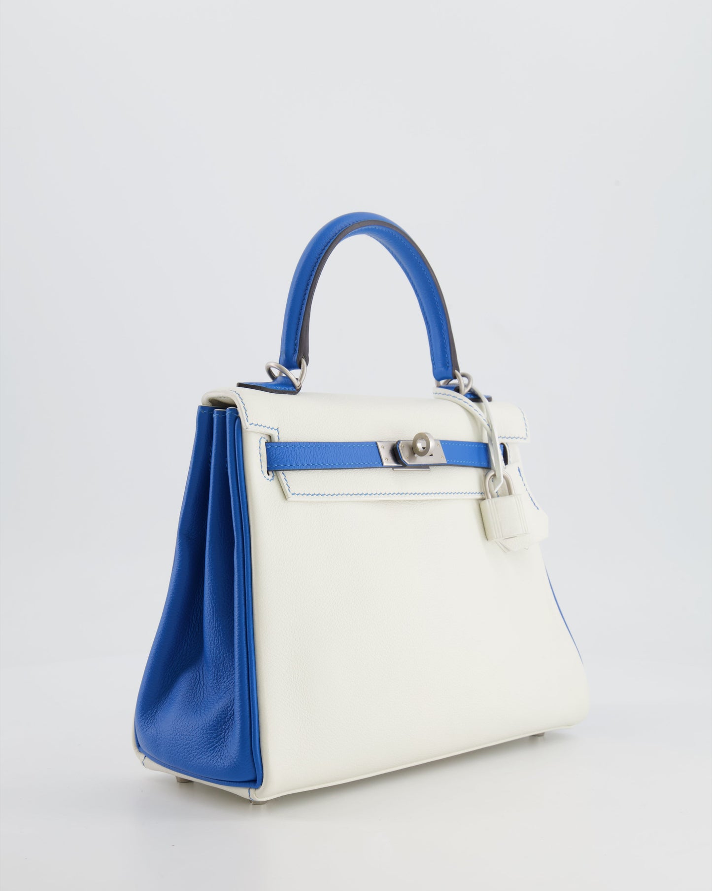 Hermes HSS Kelly 25 Retourne Bag in White and Bleu Mykonos Evercolor Leather with Contrast Stitching and Brushed Palladium Hardware