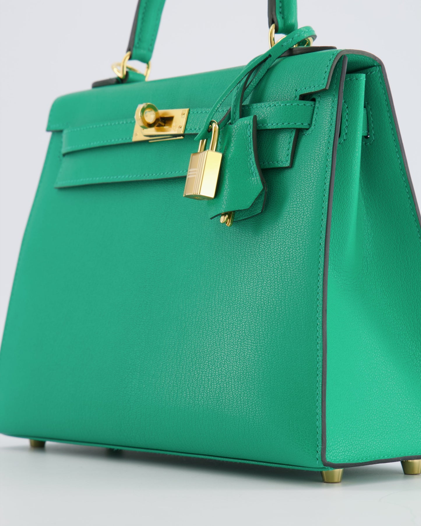 Hermes Kelly 25 Sellier Bag in Menthe Chèvre Chamkila Leather with Gold Hardware