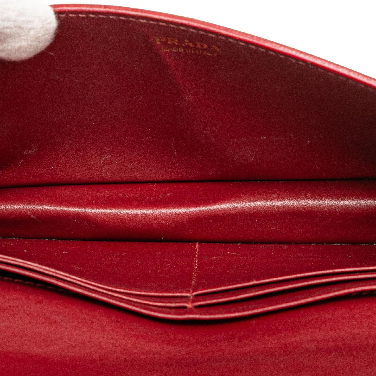 Prada Vitello Move Wallet On Chain