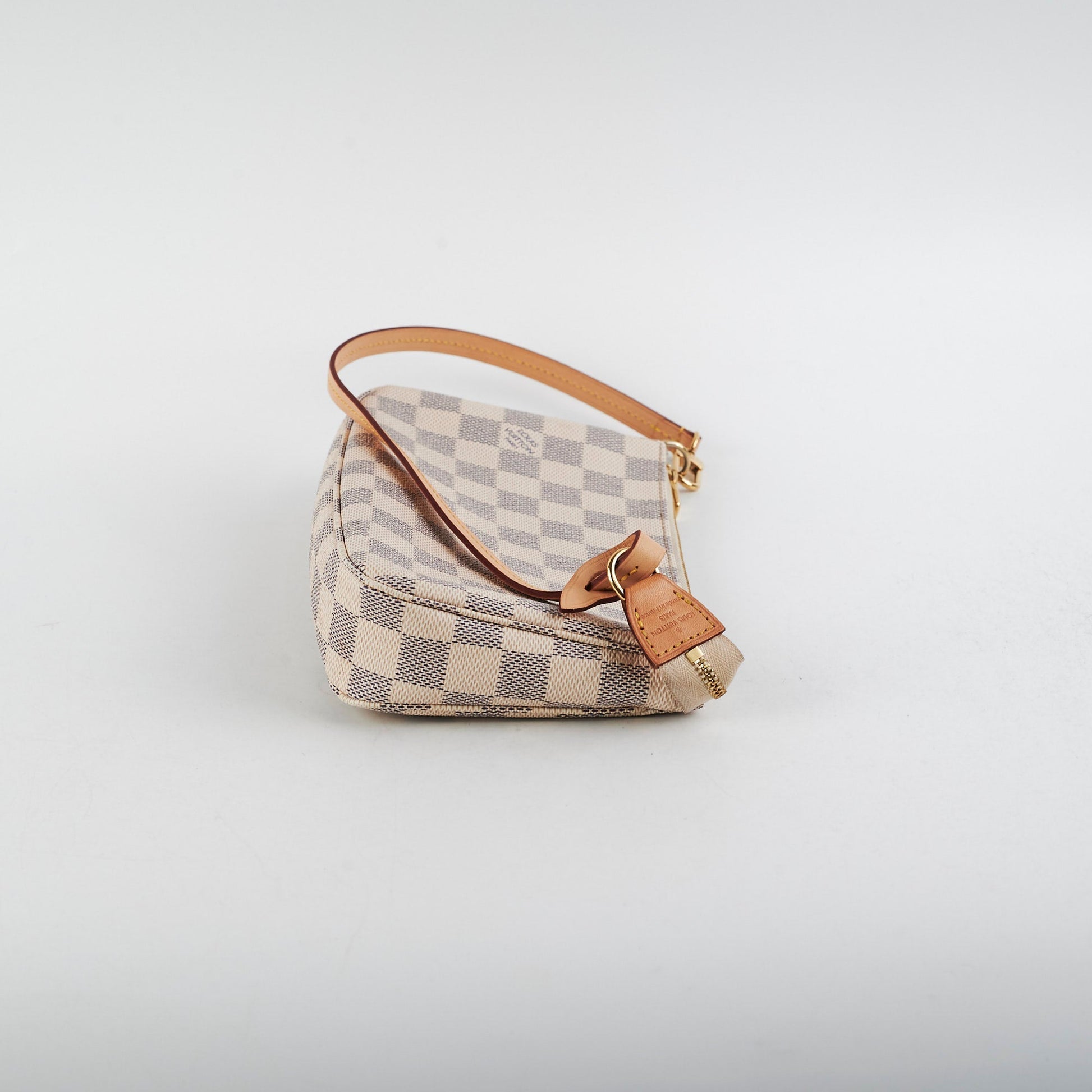 Louis Vuitton Pochette Damier Zur