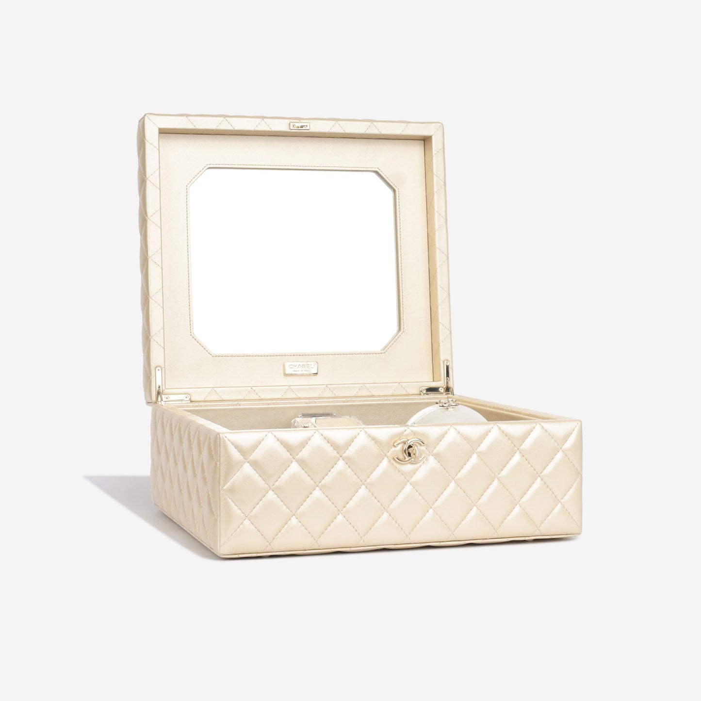 Chanel MÃ©tiers d Art Trunk