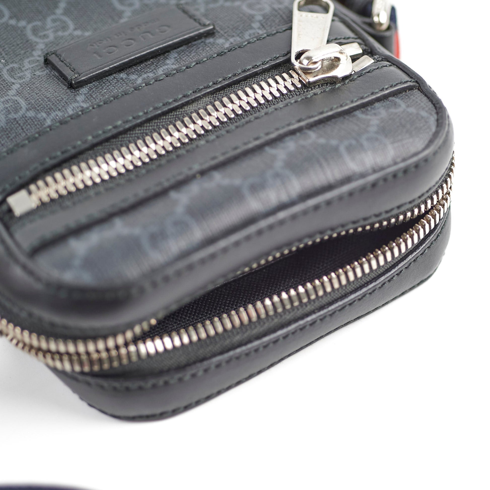 Gucci GG Supreme Messenger Bag Dark Grey