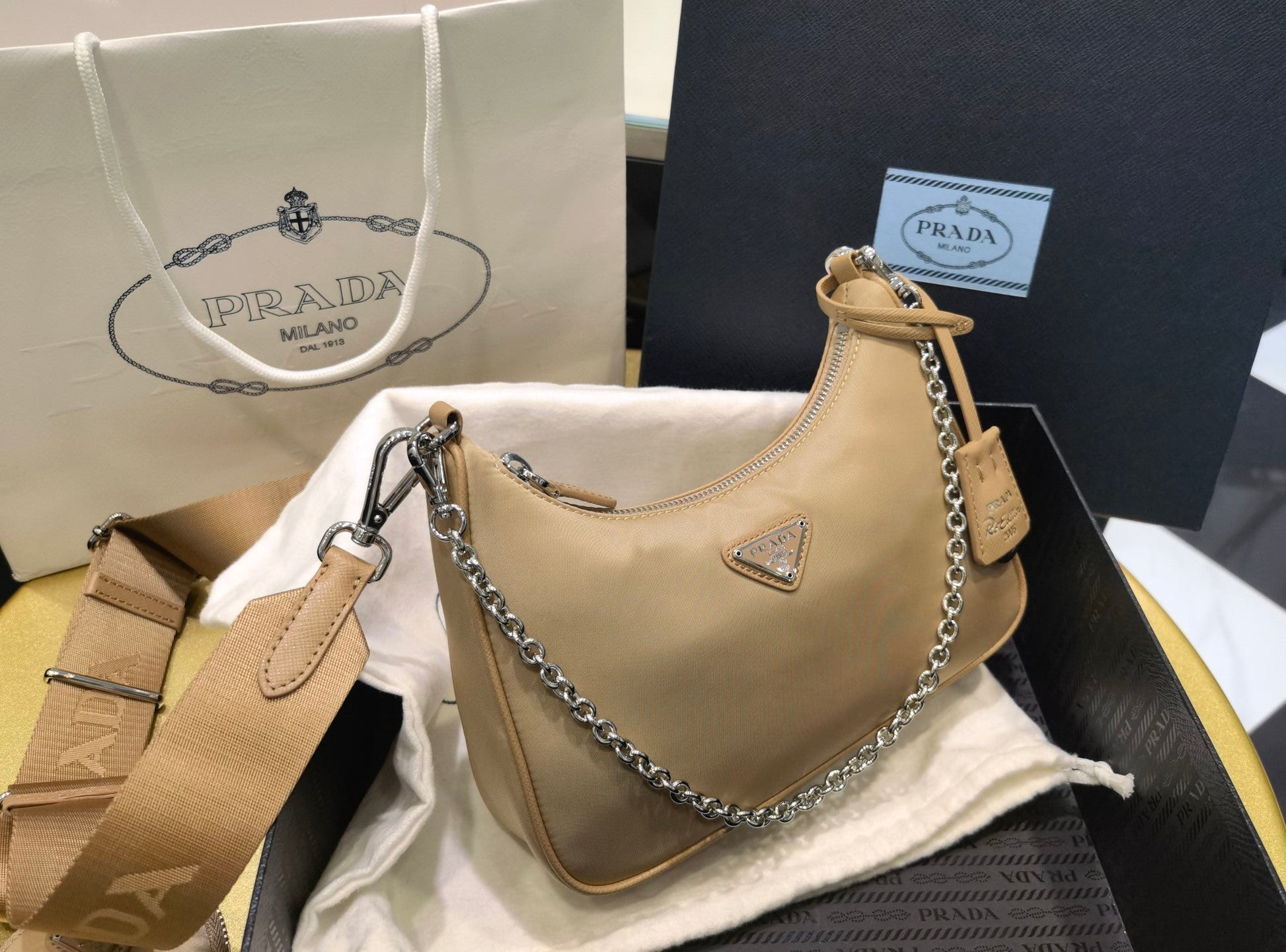 BOLSA Prada RE-EDITION Luxury Handbag