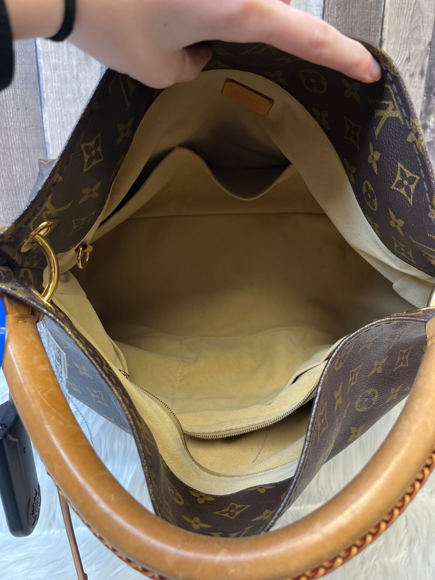 Handbag Luxury Designer By Louis Vuitton Size: Large