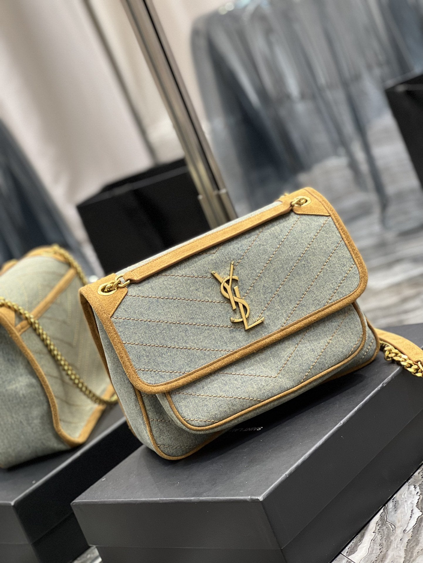 Yves Saint Laurent Niki Medium Chain Bag