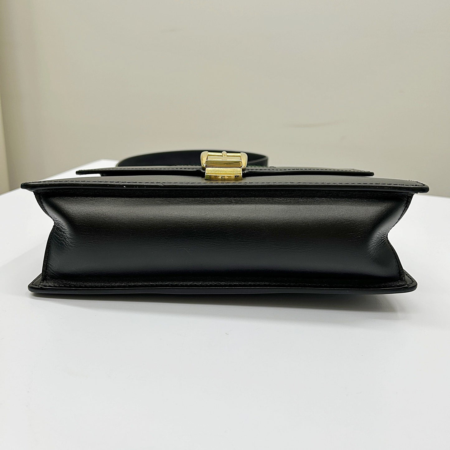 Gucci Sylvie Leather Shoulder Bag gu8854je
