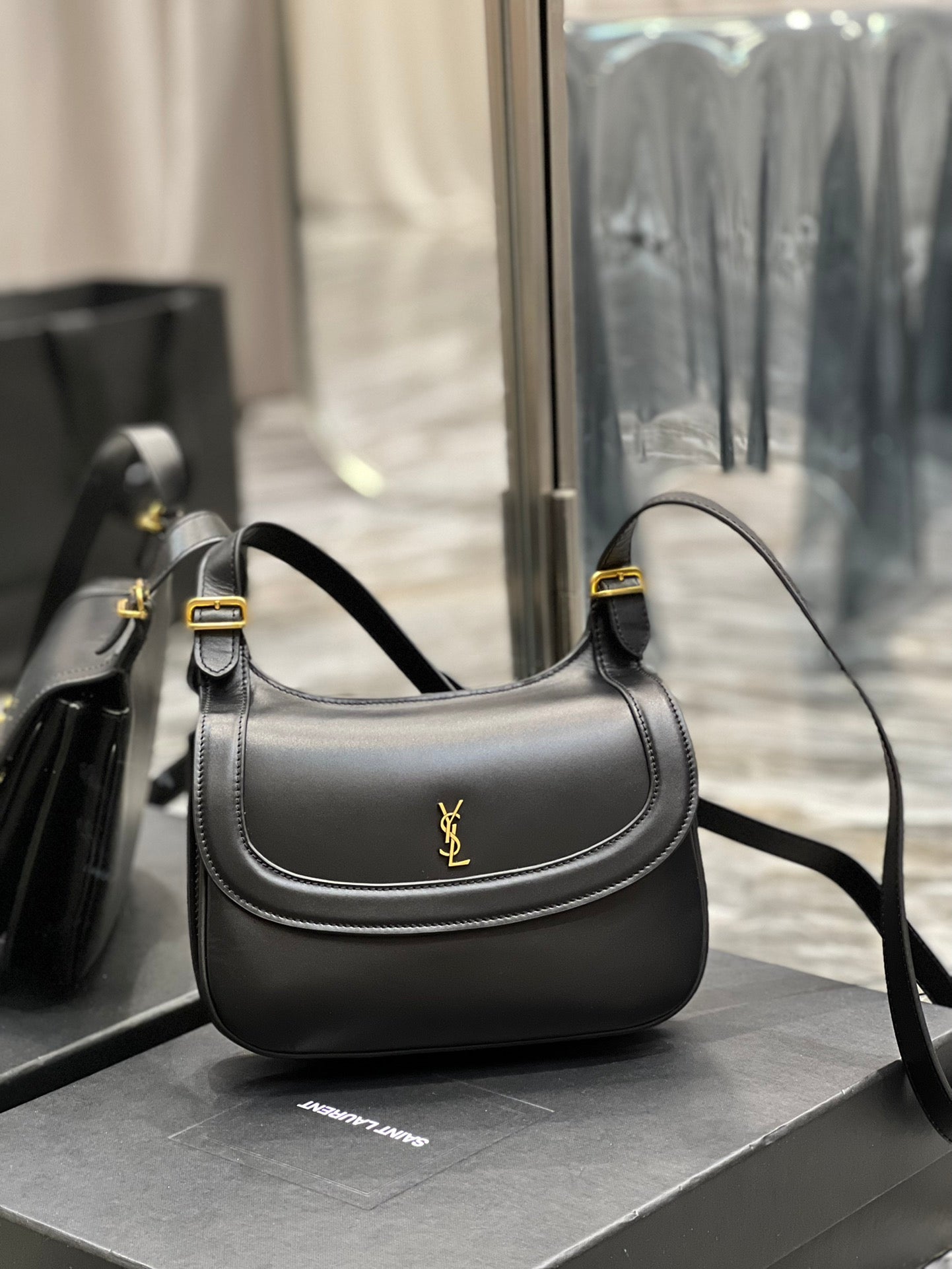 Yves Saint Laurent Charlie Medium Shoudler Bag Black