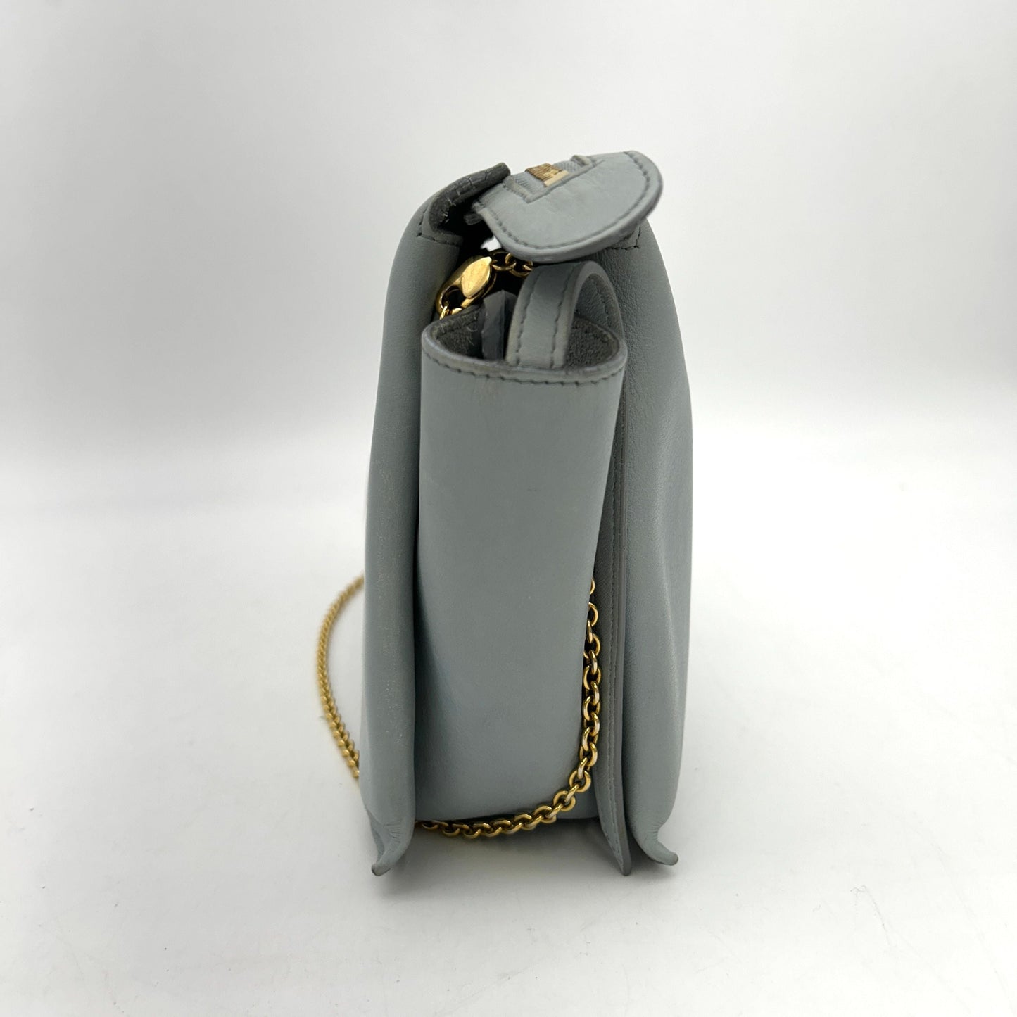 Luxury CELINE Smooth Calfskin Tri-Fold Clutch on Chain Cloud LA22937
