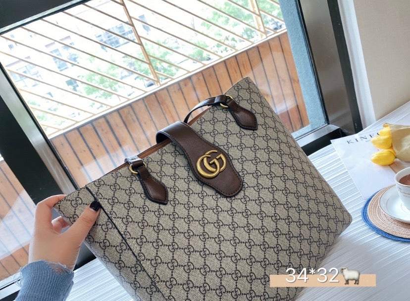 Gucci Woman Shoulder Bag Style 3