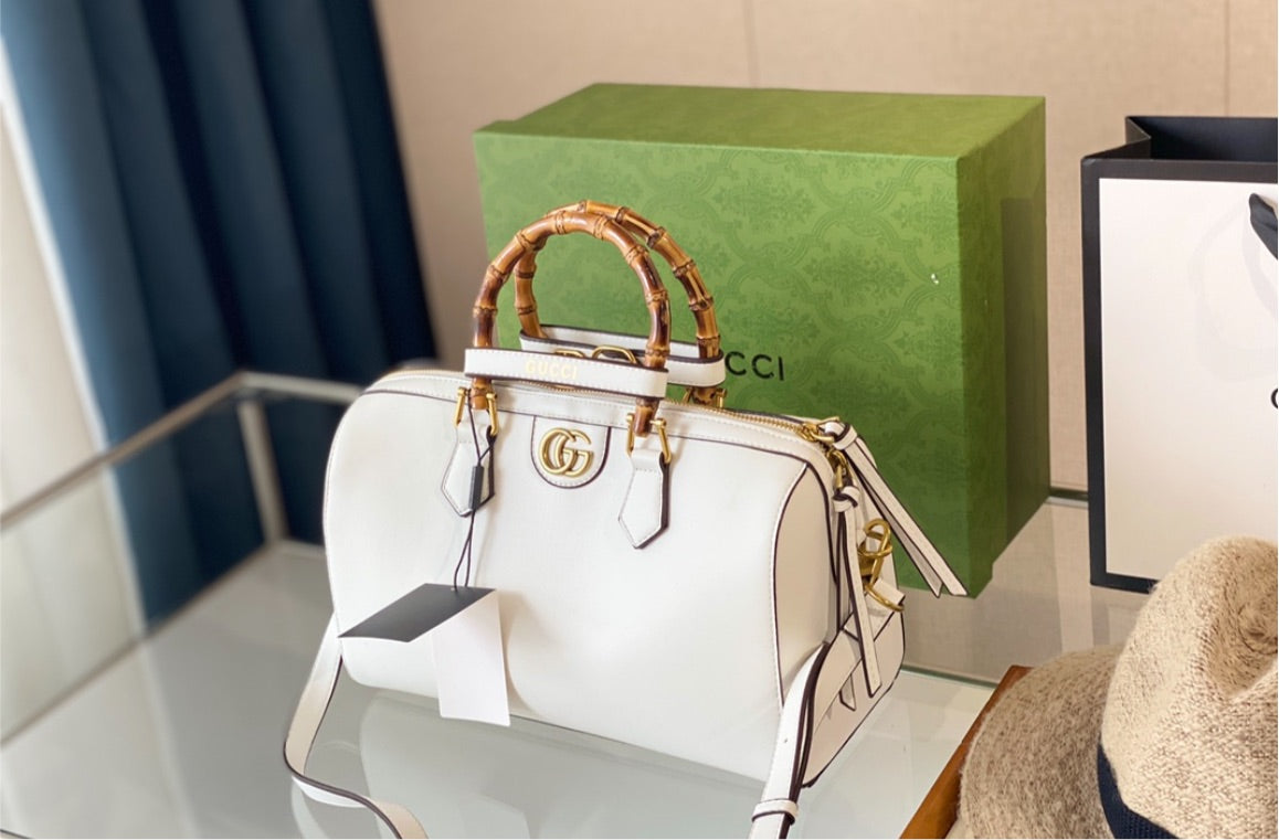 Gucci Woman Shoulder Bag Style 19