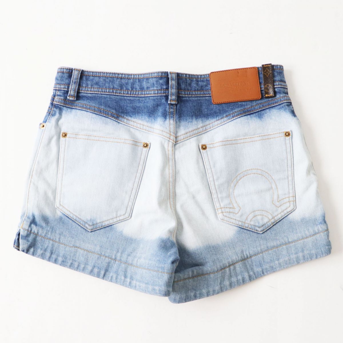 LOUIS VUITTON Shorts Outer: 98% cotton, Outer: 2% polyurethane, Lining: 100% cotton, Part: leather Indigo Blue (Gradation) Women 38