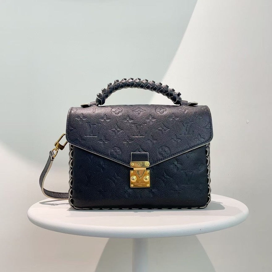 Louis Vuitton MÃ©tis Black Bag