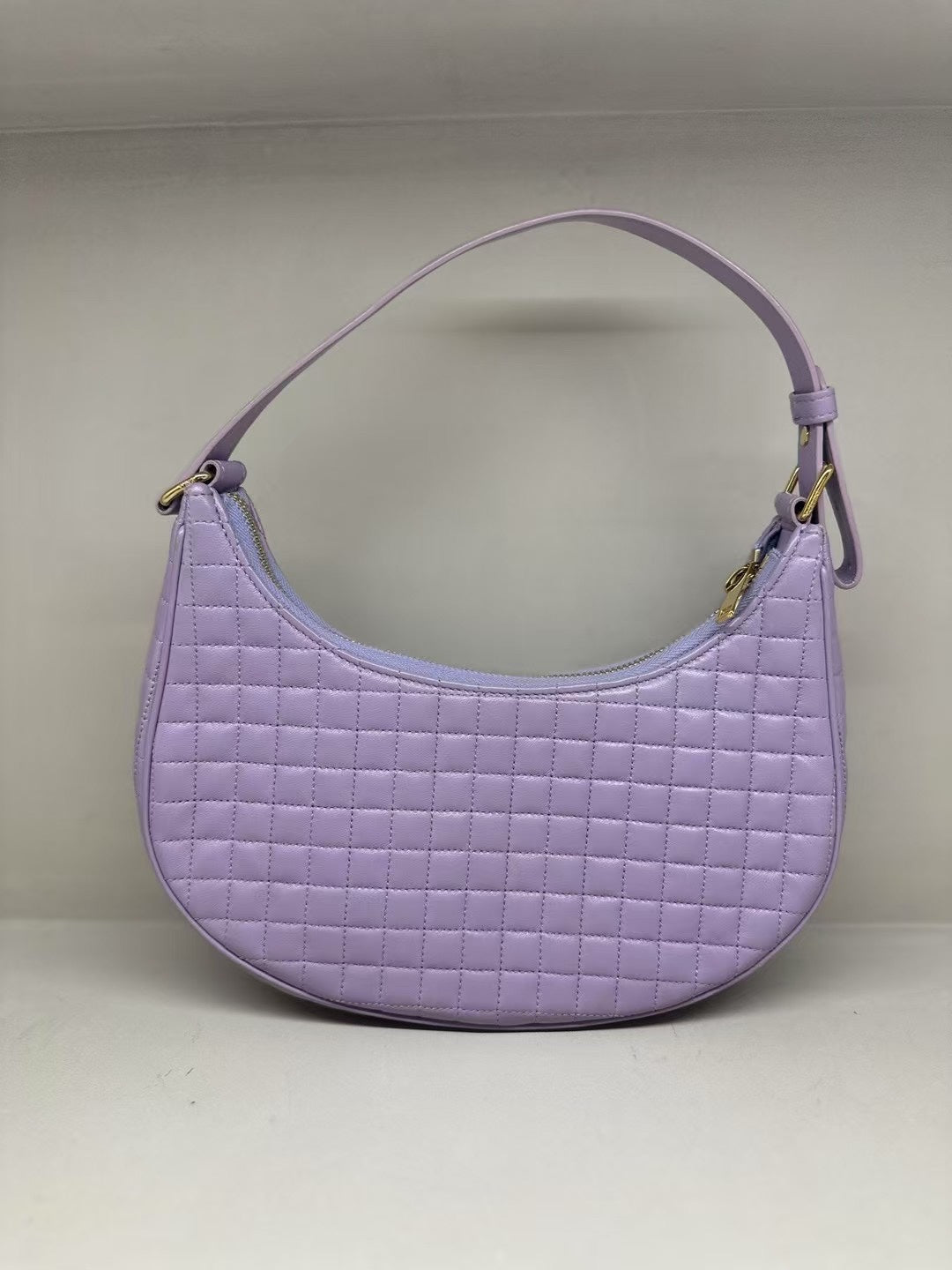 Luxury CELINE Triomphe Ava Hobo Bag Lilac Leather