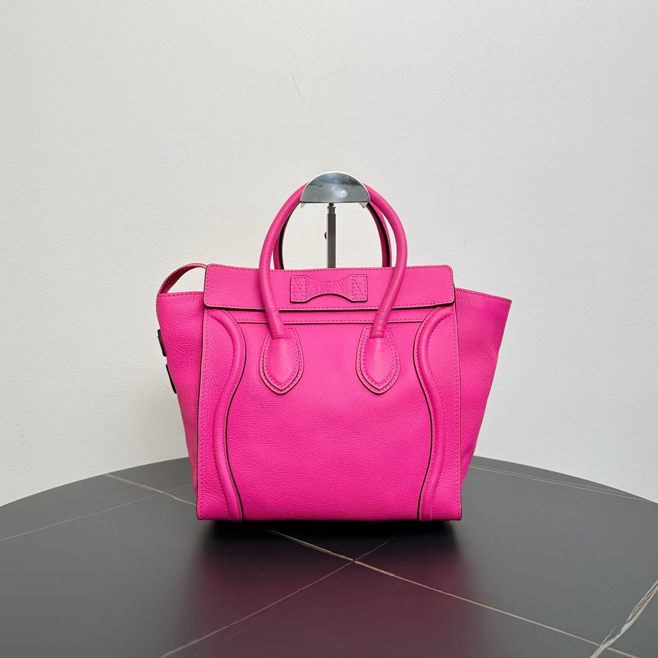 Luxury CELINE Luggage Tote Bag in Pink Leather