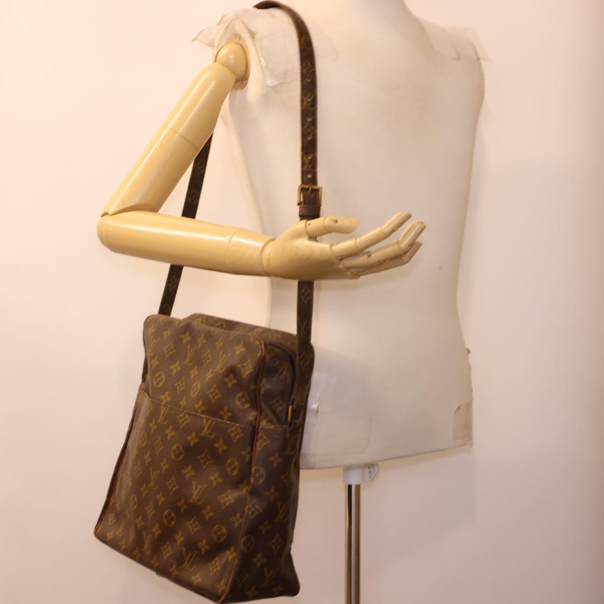 LOUIS VUITTON Monogram Marceau Shoulder Bag M40264 LV rd4708