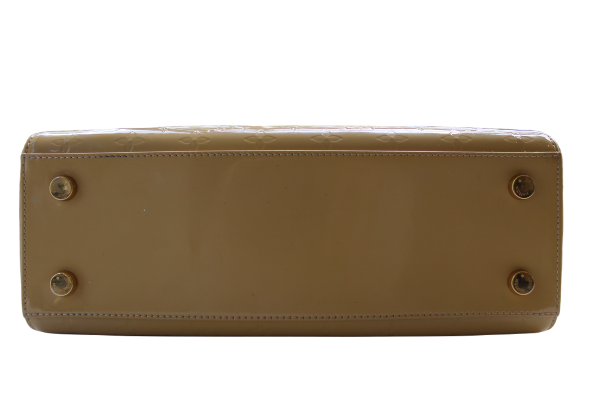 Louis Vuitton Brea MM, Vernis Monogram Leather Beige